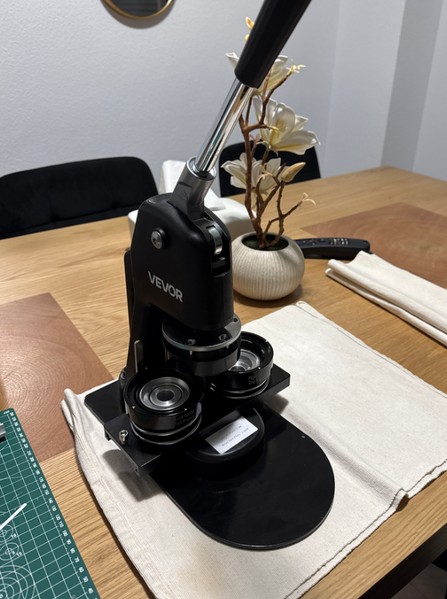 Bestand:Vevor-button-maker.png